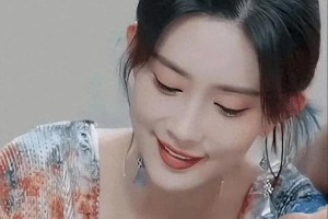 孟子义纯欲造型盘点：白色吊带与妲己装扮惊艳