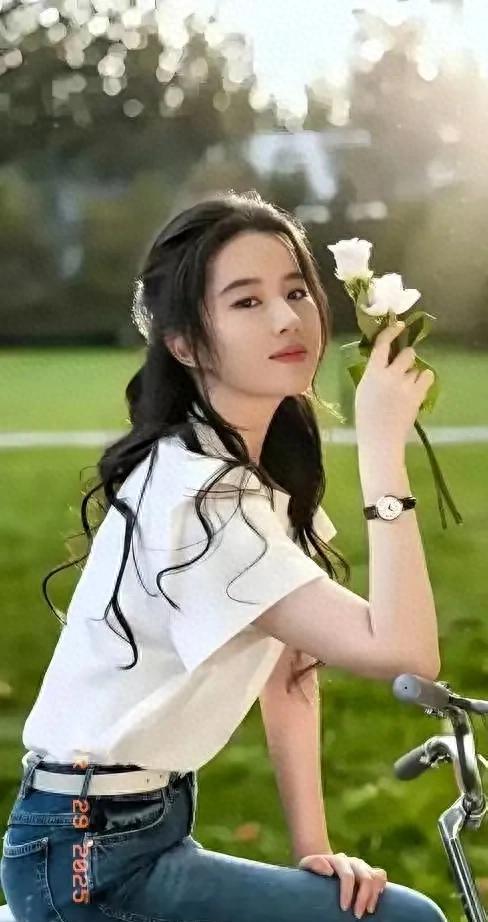 刘亦菲近照