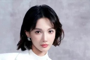 金晨整容争议：从灵动小师妹到脸僵红毯女王