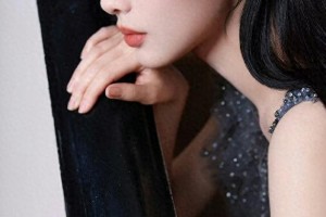 孟子义深V礼服写真：优雅如布偶猫，大长腿吸睛