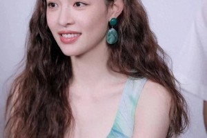 钟楚曦：从《芳华》到职场剧的演技蜕变之路