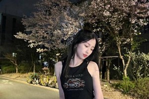 虞书欣黑辣妹写真解析：如何用穿搭打造纯欲天花板？