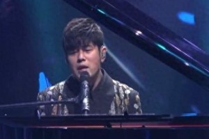 周杰伦8分钟串烧经典歌曲引爆热搜，21年音乐传奇依旧