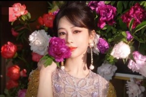 杨紫抖音新视频展现极致美感，指尖生花引热议