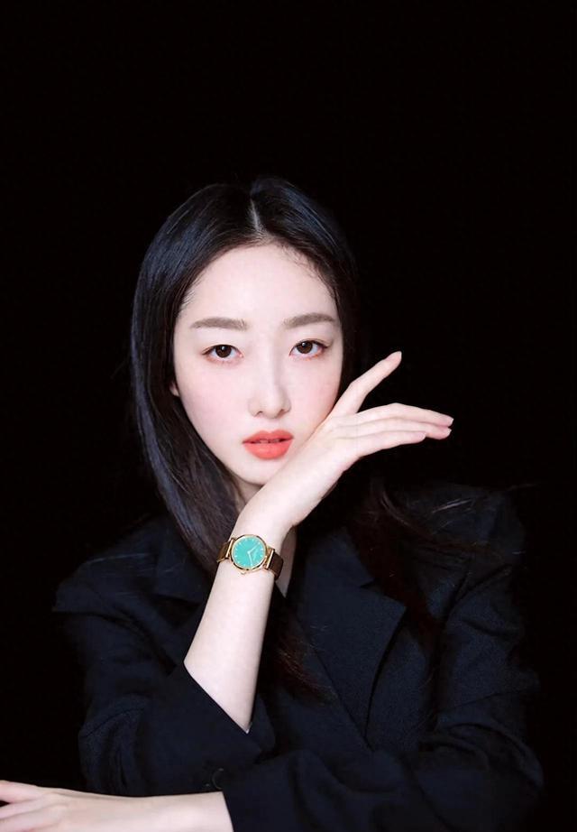 蒋梦婕：知性优雅气质美女的颜值与魅力解析